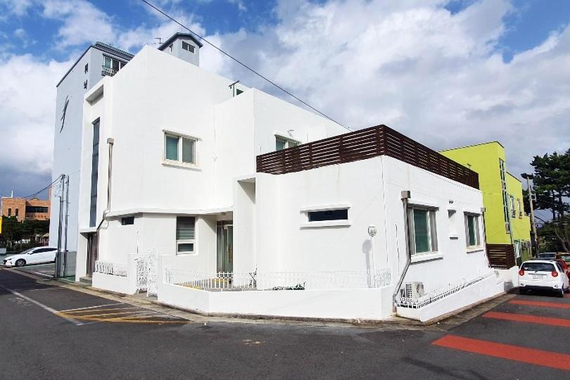 Jeju Guesthouse Togŭnnae Dış mekan fotoğraf